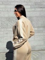 Спортивный трикотажный костюм на молнии