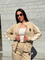 Спортивный трикотажный костюм