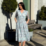 Taljes istuv mustriga kleit<br/><br/>