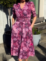 Midi pikkuses kleit lillemustriga