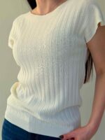 Õhukesest trikookangast topp valge