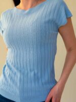 Õhukesest trikookangast topp helesinine