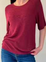 Õhukesest trikookangast T-särk kirsipunane