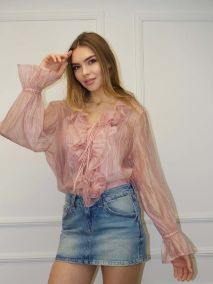 Naiste pluus volangidega kaeluses