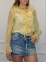 Женская блузка с воланами на манжетах