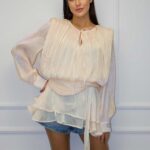 Нарядная блузка с воланом