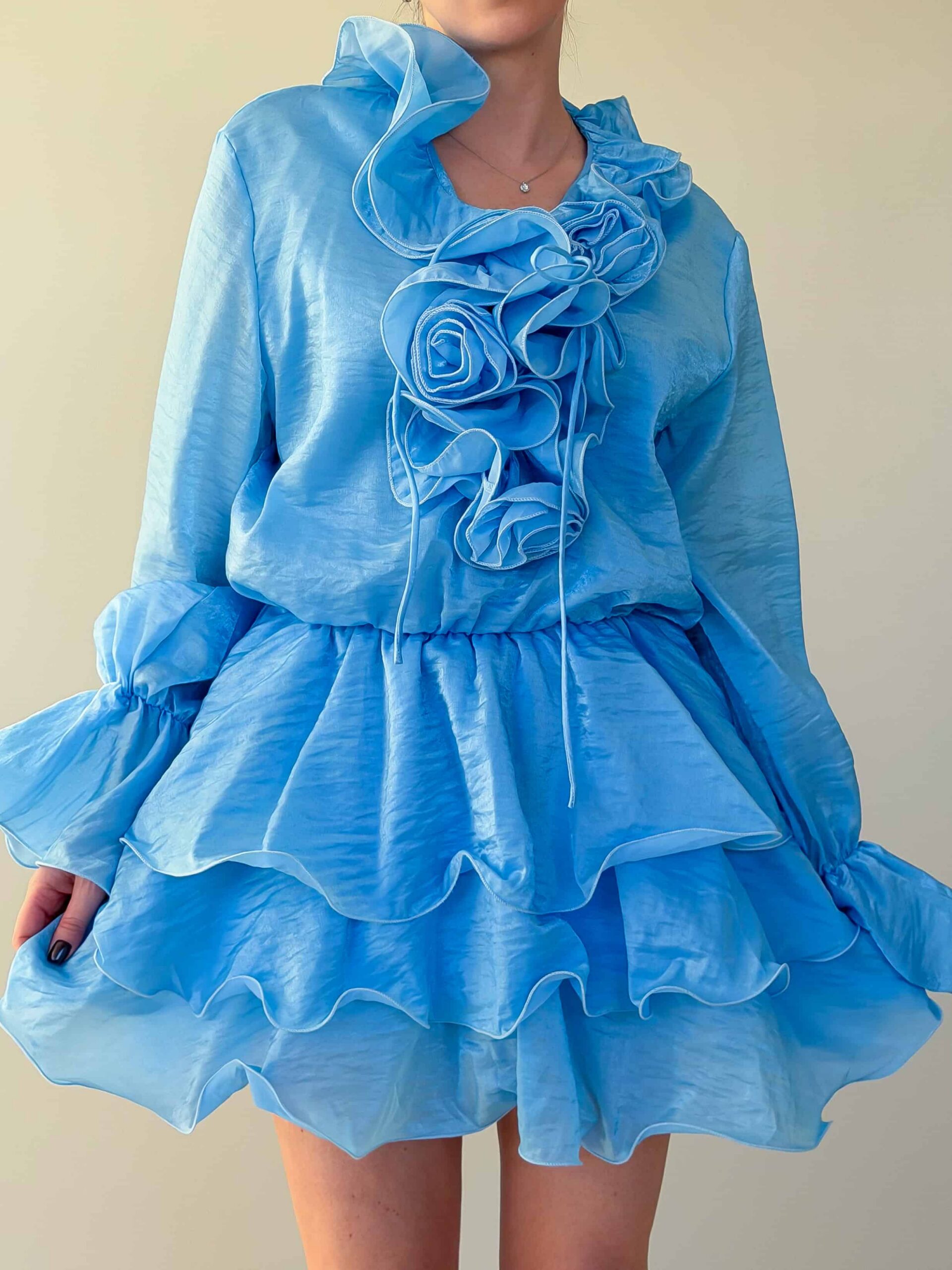 Volangidega kleit Volangidega kleit