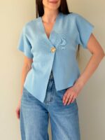 Asümmeetriline pluus nööbiga