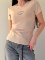 Beež T-särk südamega