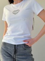 Valge T-särk südamega