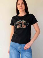 T-särk kassidega must