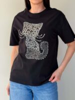 T-särk kaunistusega