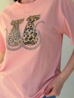 Футболка с принтом и стразами