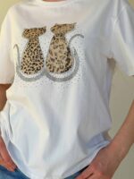 Футболка с кошками на груди