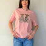Футболка с принтом на груди розовая