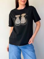 Футболка с принтом на груди черная