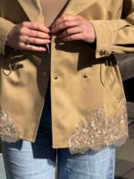 Женская куртка с кружевами