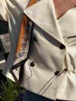 Женская куртка с кулиской двубортная