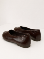 Lakitud naiste baleriinad