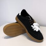 Mustad naiste tennised