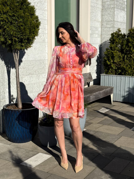 Pikkade puhvis varrukatega kleit