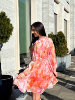 Erksavärviline pika varrukaga kleit