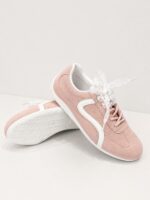 Naiste vabaajajalatsid heleda tallaga