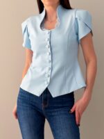 Lühikeste varrukatega helesinine jakk