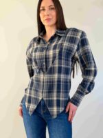 Taljesse töödeldud ruuduline särk