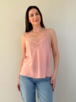 Топ с атласной текстурой и кружевной отделкой