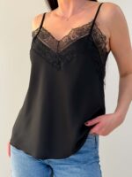 Стильный атласный топ с кружевной каймой