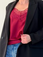 Атласный топ с деликатным кружевом