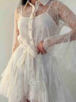 Läbipaistvast pitsist kleit