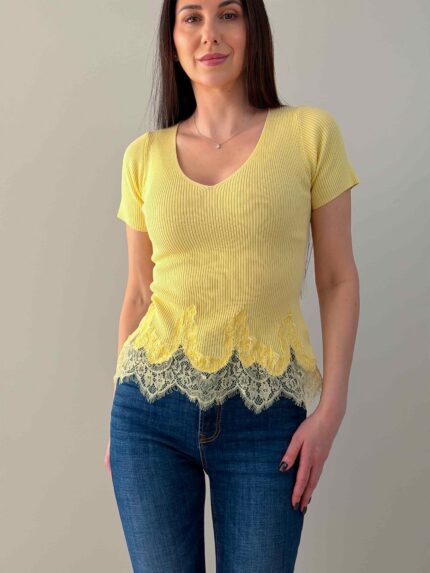 Футболка с ажурным низом
