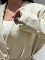 Пиджак с отделкой гипюром удлиненный