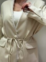 Пиджак с отделкой гипюром по вороту