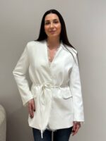 Пиджак булый удлиненный с отделкой гипюром