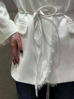 Пиджак с отделкой гипюром белый