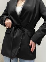 Пиджак с отделкой гипюром черный