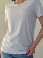 Базовая футболка с декором белая