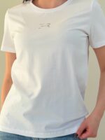 Sirge lõikega logoga särk