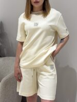 Sportlik lühikeste pükstega spordidress