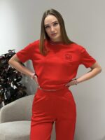 Спортивный костюм с футболкой с круглым вырезом