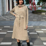 Elegantne poolpikk silmkoeline kleit, mis meenutab kardigani