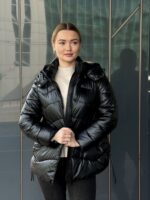 Külgedelt pingutusnööridega puffer-jope