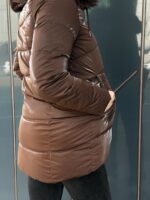 Šokolaaditooni karusnahaga kapuutsiga jope