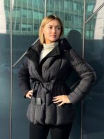 Женский пуховик с поясом черный стеганый