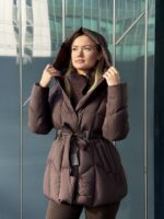 Женский пуховик с поясом и внутренней застежкой