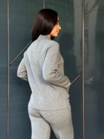 Трикотажный костюм с карманами серый