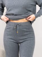 Трикотажный костюм с прямыми брюками на кулиске серый